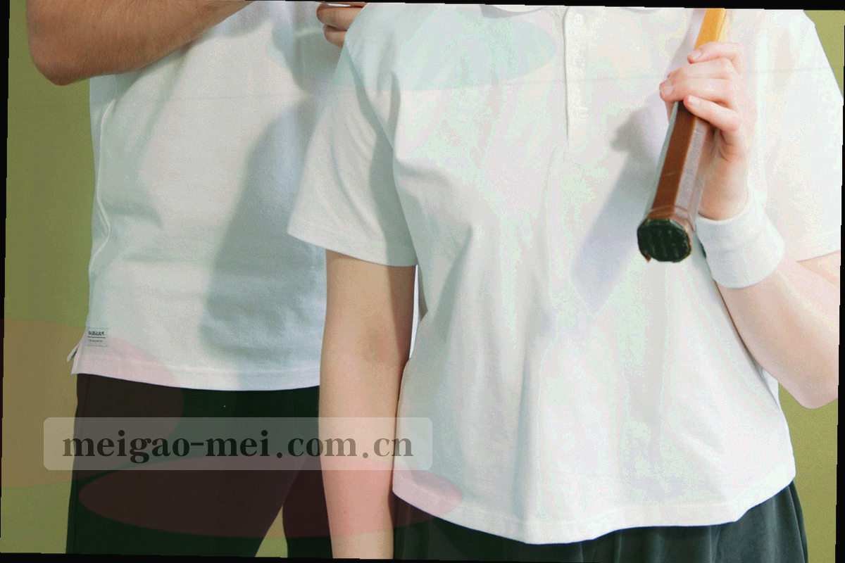 细密网格与状态灯点组成的控制台面板纹理